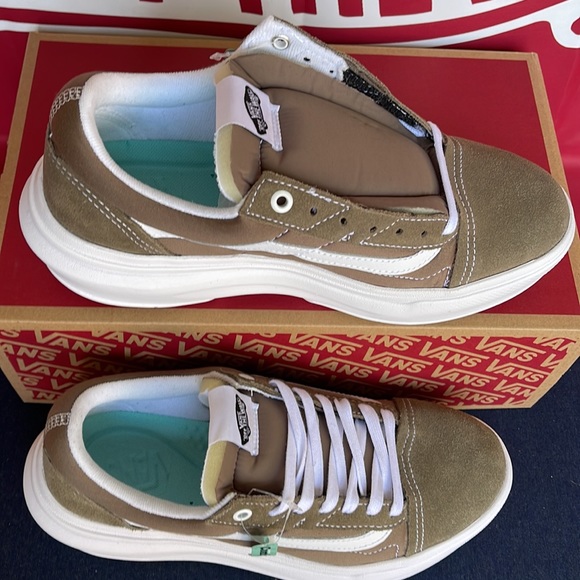 Vans Men’s Old Skool Over
Walnut
VN0A7Q5E1NU
platforms - sneakers - Picture 3 of 16
